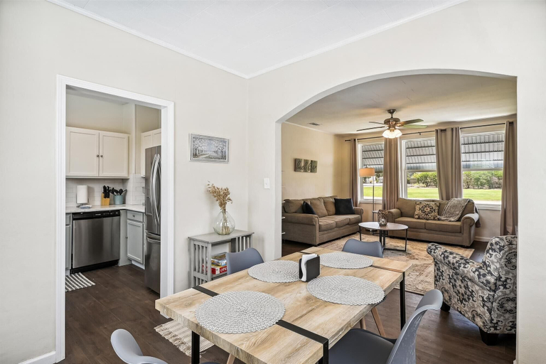 Interior 3, 300 Mercedes Ave - Blue Cove Retreat, Bay