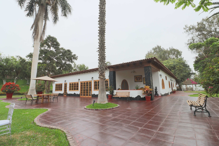Room 2, w Spacious 12br Stay w Pool BBQ in Pachacamac, Lima