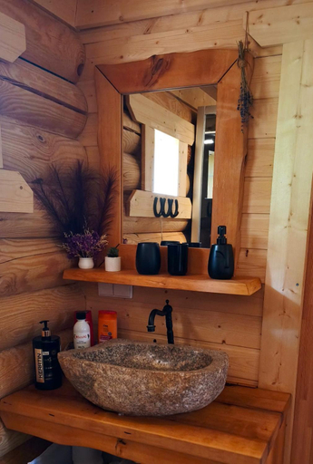 Bathroom, Imantas gulbalku namins, Limbaži