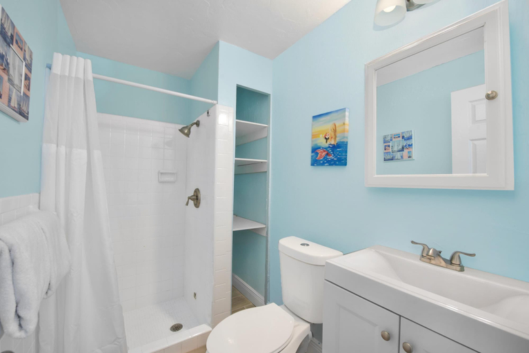 Bathroom 4, Mermaid Tales 2BR #5 and #6, Lee