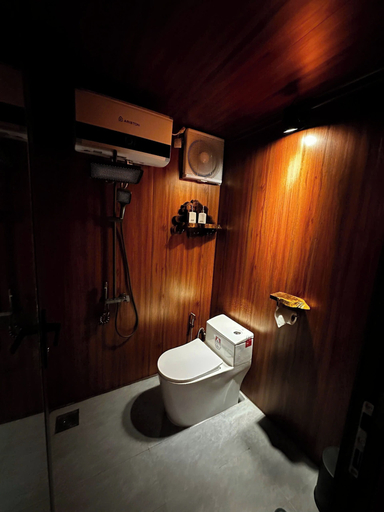Bathroom 4, Gac homestay, Huế