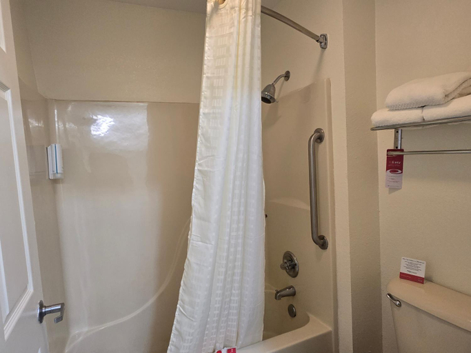 Bathroom 4, Econo Lodge Villa Rica, Carroll