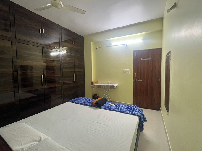 Room 5, Premium 1BHK Gachibowli -Walk to AIG, Hyderabad
