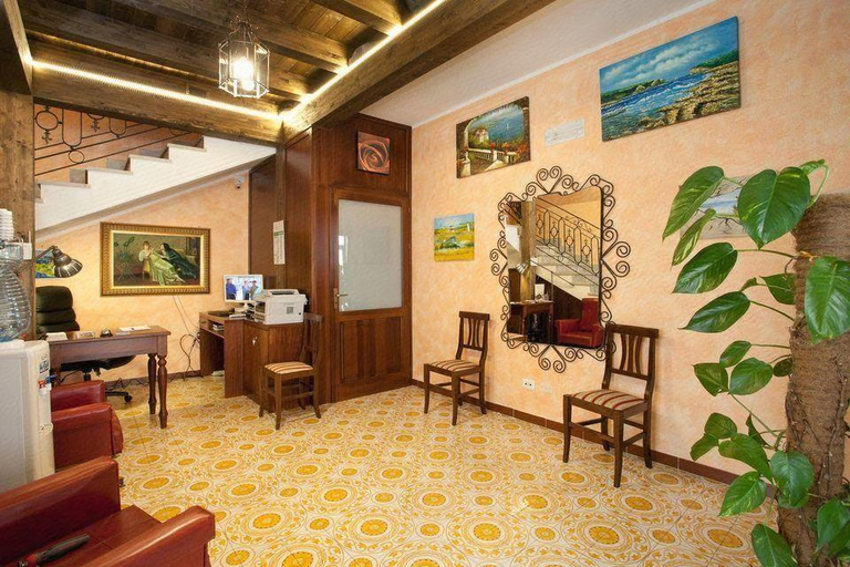 Others 5, Kunesias B&B, Palermo