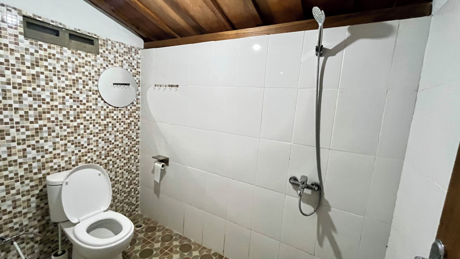 Bathroom, Villa Tjebongan, Sleman