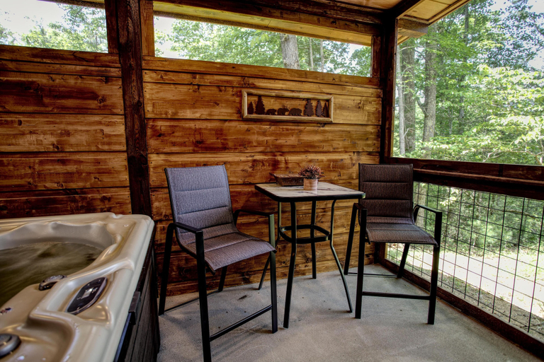 Outdoor dining 2, Scenic Solitude, Sevier
