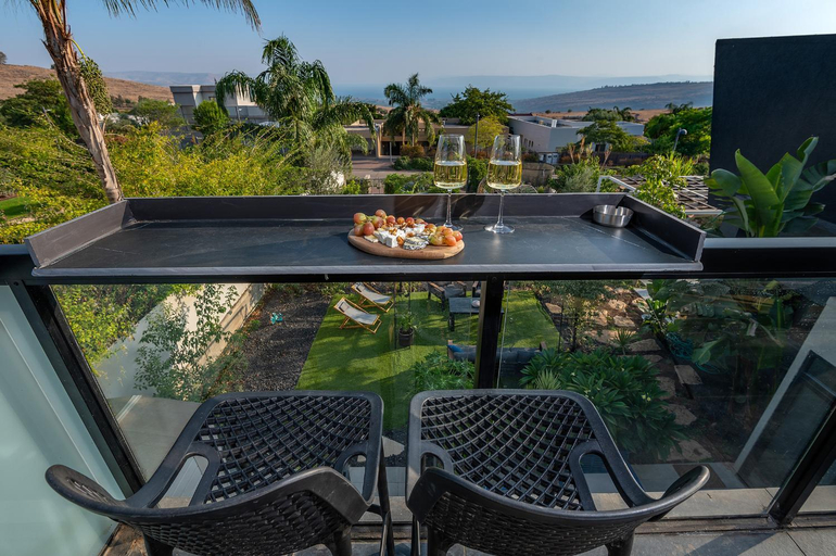4, yoga Lake view