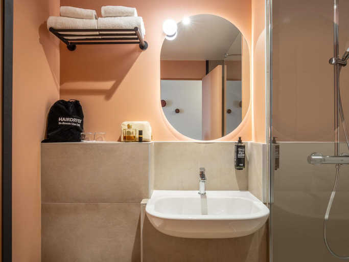 Bathroom 4, ibis Styles Reims Centre Cathédrale, Marne