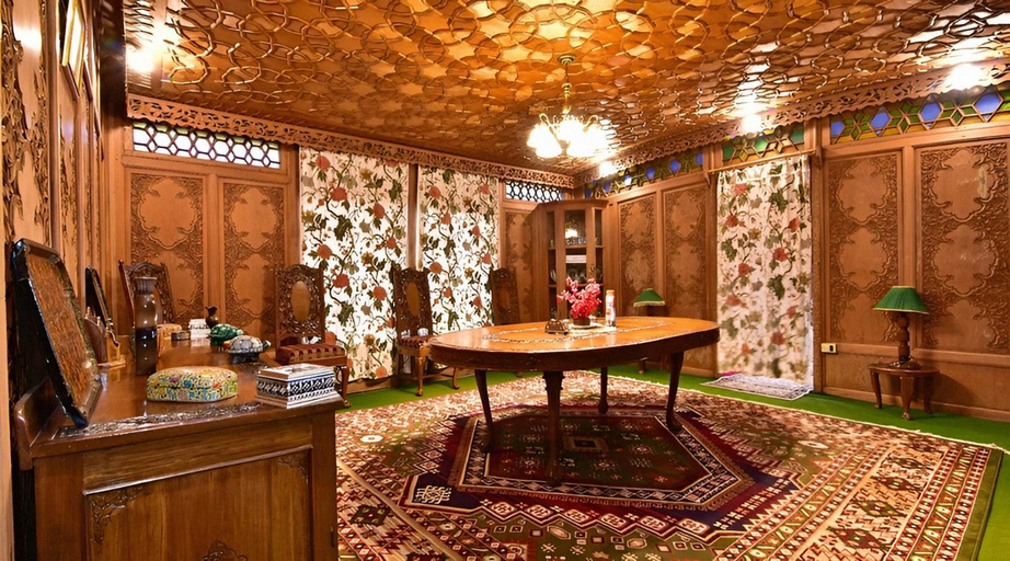 5, Dilnaaz Group Of Houseboats, Srinagar