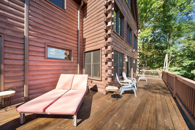 Others 4, Cranberry View Lodge, Avery