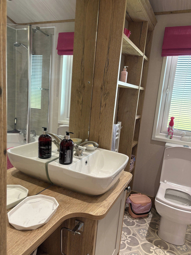 Bathroom 3, Harrogate Lodge - Sleeps4- South Facing Decking, Devon
