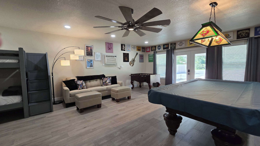 Interior 5, Gruene Gables Pool & Game Room, Comal