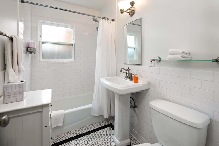 Bathroom 4, Cozy Beach Bungalow, Orange