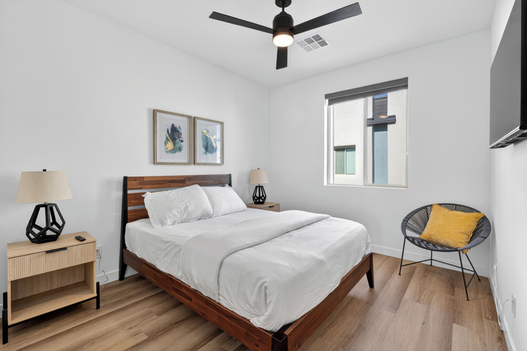 Room 5, Copper Sky Townhome - Pool & Gym, Maricopa