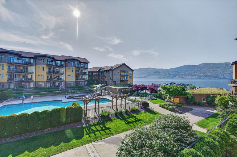 Terrace/patio 2, Lakefront Pool and Lake View 2 Bdrm 4205, Central Okanagan