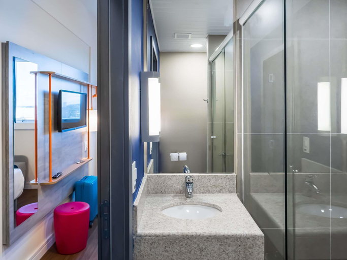 Bathroom 4, Ibis Budget Pindamonhangaba, Pindamonhangaba