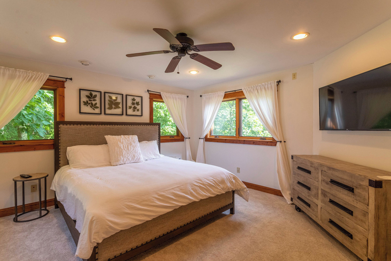 Interior 3, Shady Pines, Avery