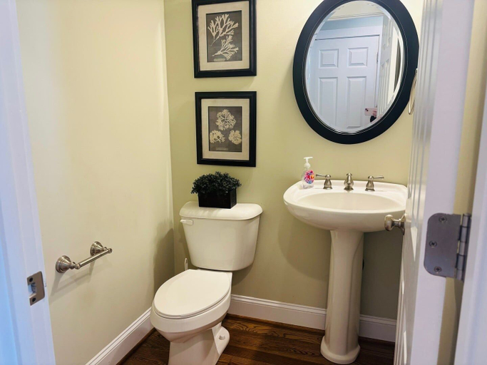 Bathroom 5, Blue Sunset 4 Bedroom Home by RedAwning, Brunswick