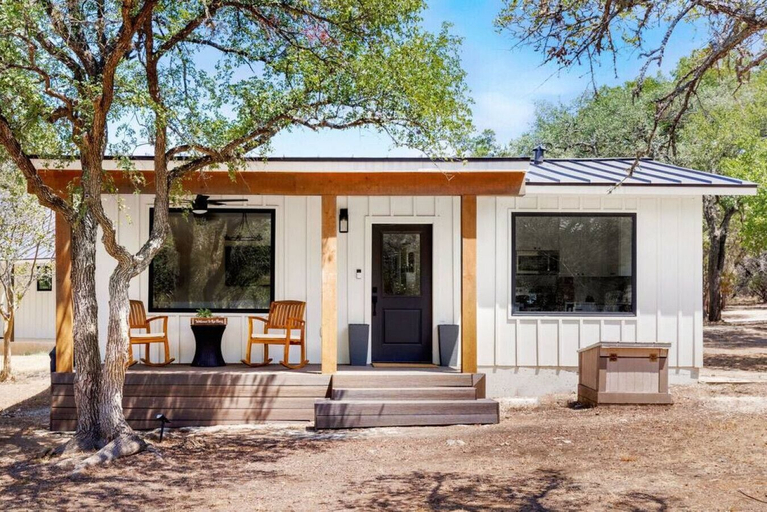 Interior 4, Casita 5 Minutes From Gruene Hall and King Bed!, Comal