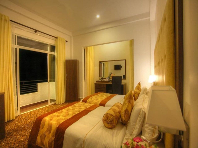 Room 3, Queensbury City Hotel - Nuwaraeliya, Nuwara Eliya