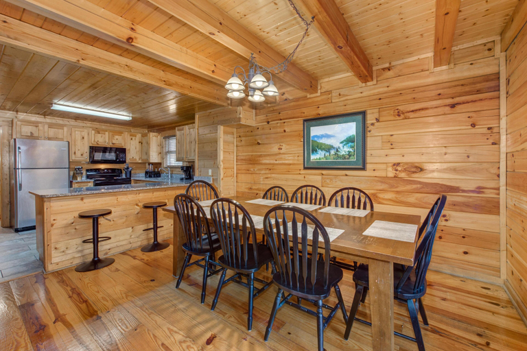 Dining 4, Creekside Delight, Sevier
