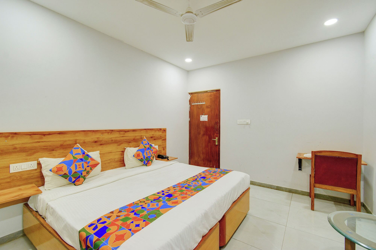 Room 4, Fabhotel Vaishnavi Classic, Hyderabad