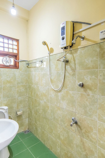 Bathroom 4, Airport Green View Resort, Katana