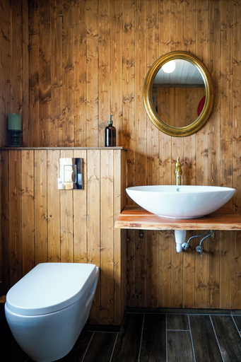 Bathroom 3, Heimbrygga, Vågan