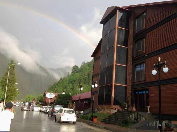 Exterior & Views
