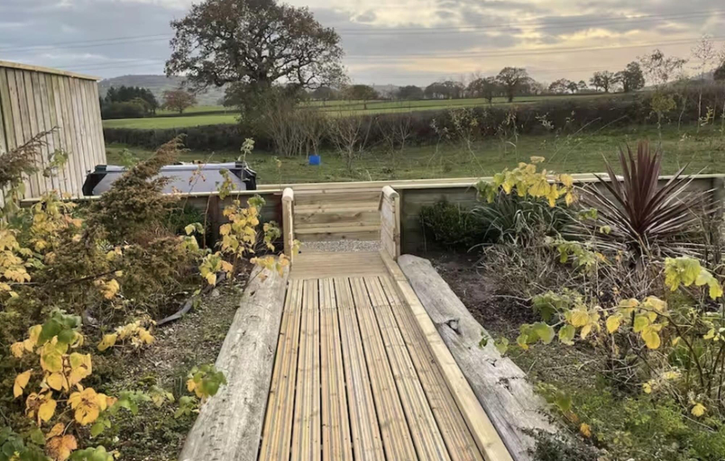 Property grounds 2, Rural Cabin for two with private hot tub, Dorset