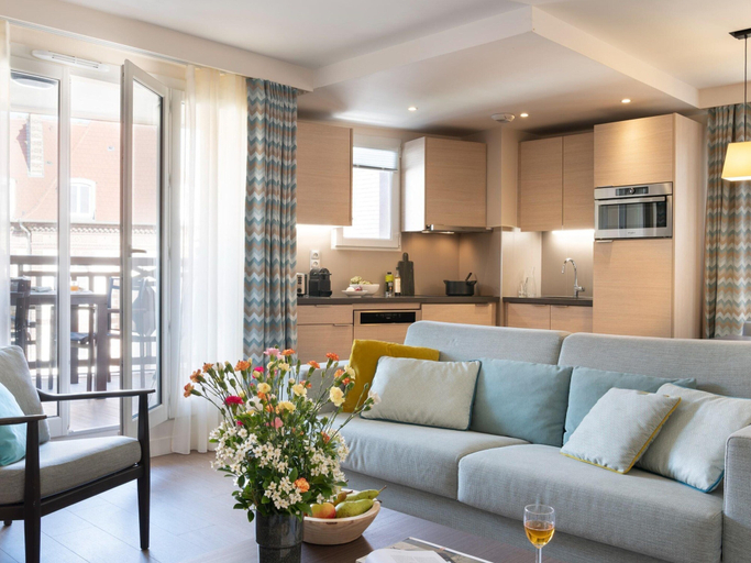 Living room 2, Premium Deauville Spa Apartment for 8, Calvados