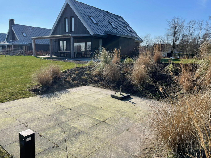 Garden 4, Fantastic Villa Located by a Lake, Skarsterlân