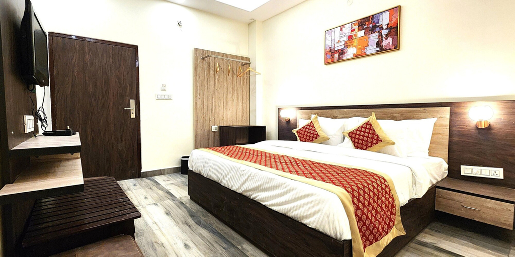 Room 3, Gupta Inn by Roadrolls, Varanasi