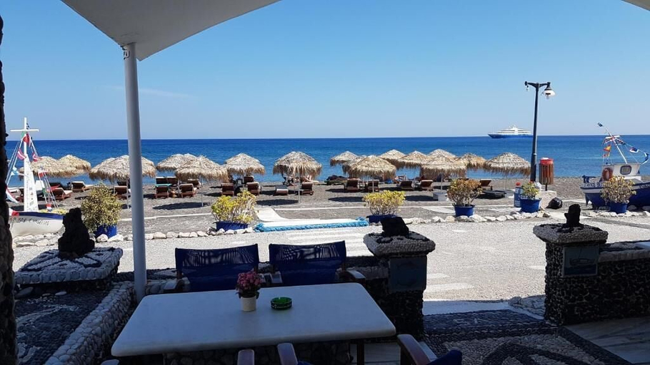 Outdoor dining 2, Stavros Beachfront Domes by Booking Kottas, South Aegean