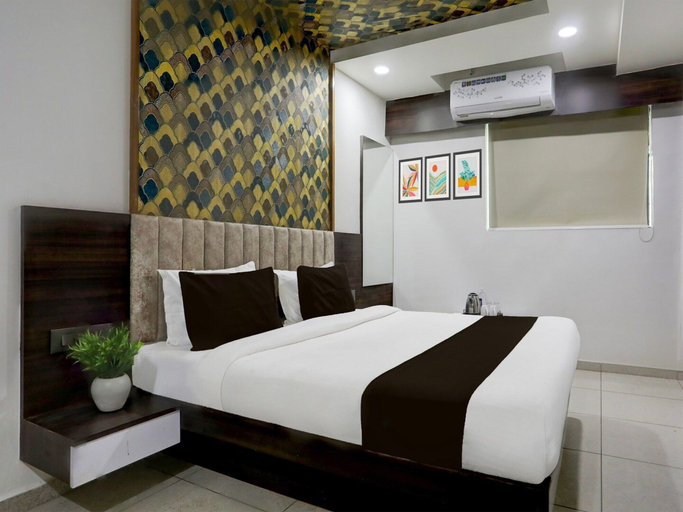 Room 4, Premiumnana Chiloda Near Airport, Gandhinagar