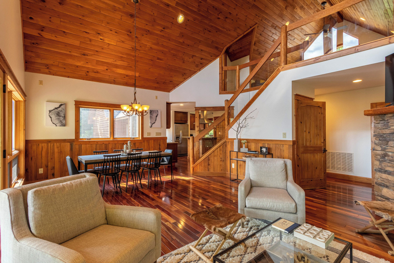 Interior 2, Shady Pines, Avery