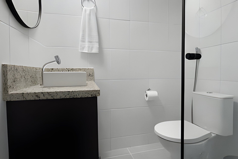 Bathroom 5, Smart Bourbon 304, São Paulo