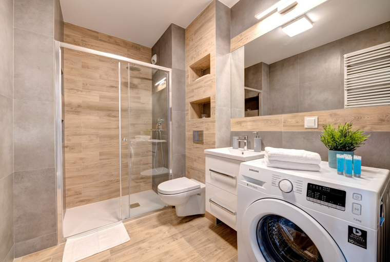 Bathroom 3, Live & Travel Apartments Waterlane, Gdańsk City
