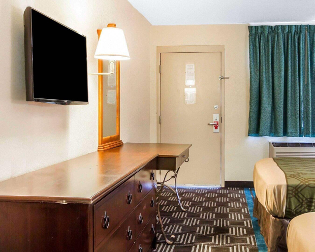 Others 3, Econo Lodge Lanett, Chambers