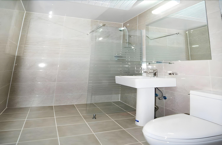 Bathroom 3, Gyeongpo Emerald Beach Hotel, Gangneung