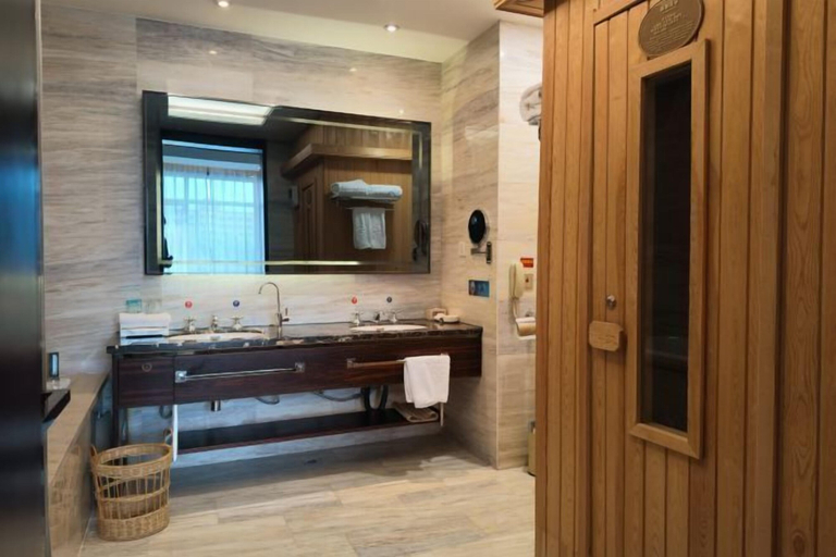 Bathroom 4, Gold Harbour Holiday Hotel, Jinzhong