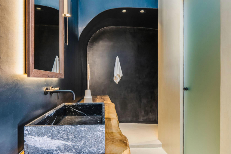 Bathroom, Phaos 1870, A restored Winery, South Aegean