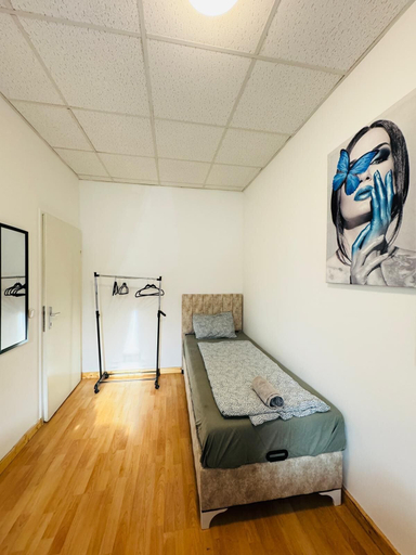 Room 3, Private Room Near Liesing Station, Wien