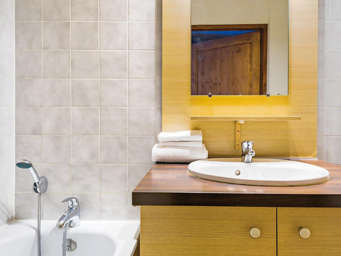 Bathroom 2, Apartment in Savoie with Heated Poo, Savoie