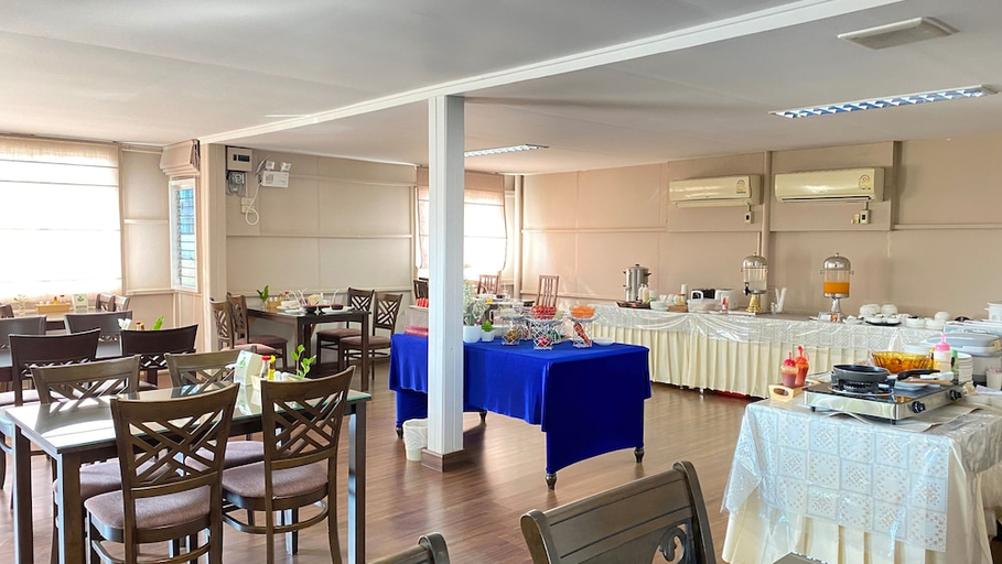 Food & Drinks 4, Winner Prachinburi & Serviced Apartment, Sri Mahar Pho