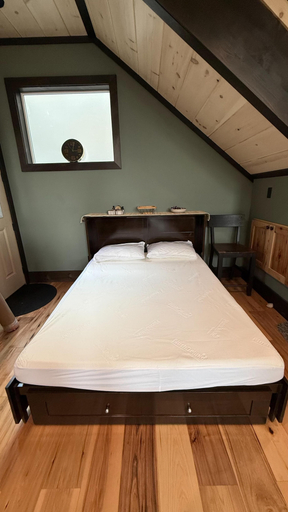Room 3, Waterfalls and Wildflowers, Sevier