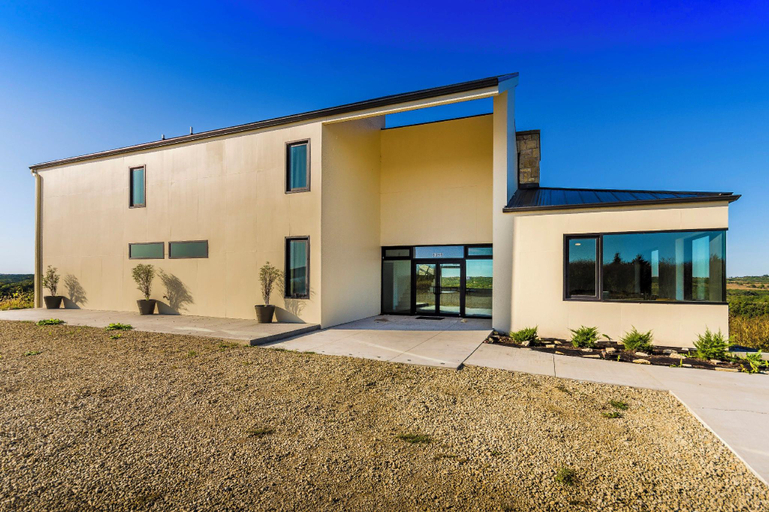 Exterior & Views, Blue Vista Stone Lodge, Riley