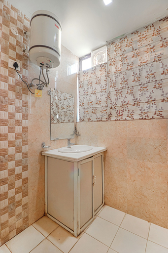 Bathroom 4, Hotel Amishi, Dehradun
