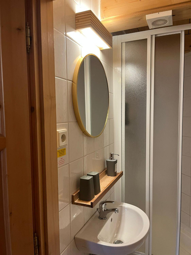 Bathroom, Lovecka chata, Trutnov