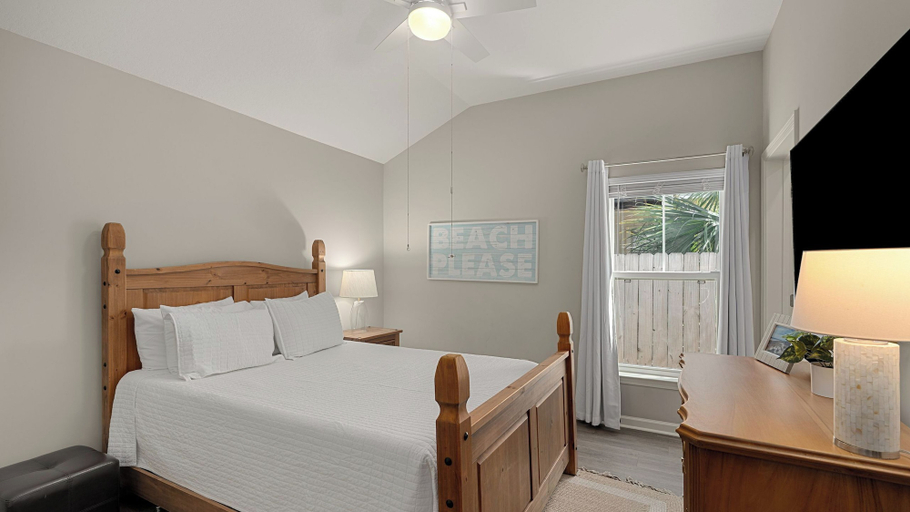 Bedroom 3, Ocean Oasis by Avantstay Block to Beach West Pcb, Pet-friendly, Bay